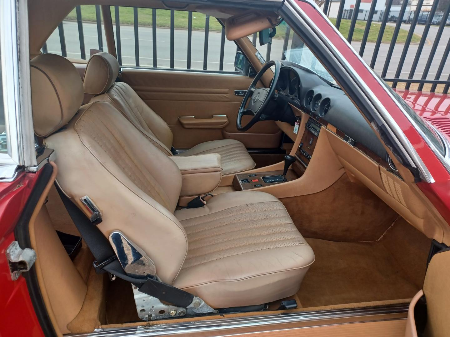 1989 RED /TAN, LEATHER Mercedes-Benz 560 SL coupe (WDBBA48D2KA) with an 5.6L V8 SOHC 16V engine, 4-Speed Automatic transmission, located at 2001 E. Lancaster, Ft. Worth, 76103, (817) 336-7000, 32.746181, -97.301018 - Photo#14